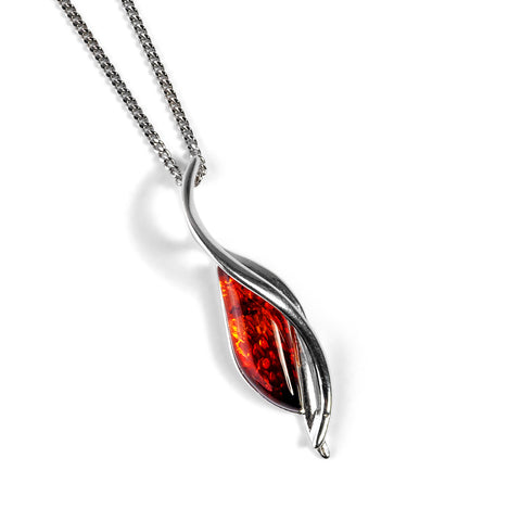 Elegant Leaf Shaped Necklace in Silver and Amber