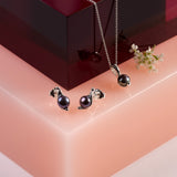 Elegant Necklace in Silver and Black Pearl