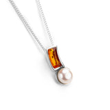 Curved Pearl Necklace in Silver and Cognac Amber