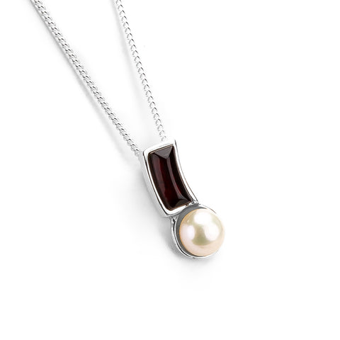 Curved Pearl Necklace in Silver and Cherry Amber