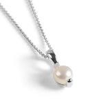 Elegant Necklace in Silver and Pearl