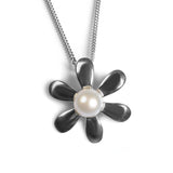 Flower Necklace in Silver and Pearl